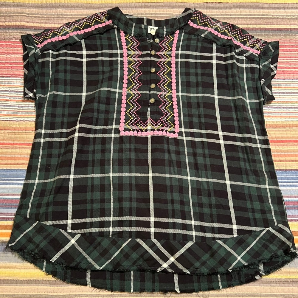Ivy Jane Plaid Tunic‎ Shirt Womens XS Green Pink Embroidered Frayed Hem Top